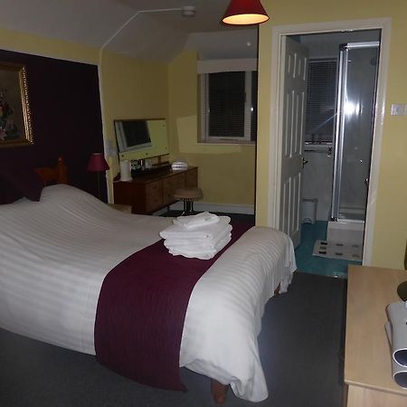 Kings Arms Hotel Пенрин Екстериор снимка