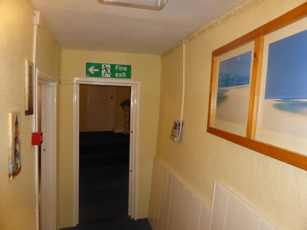 Kings Arms Hotel Пенрин Екстериор снимка
