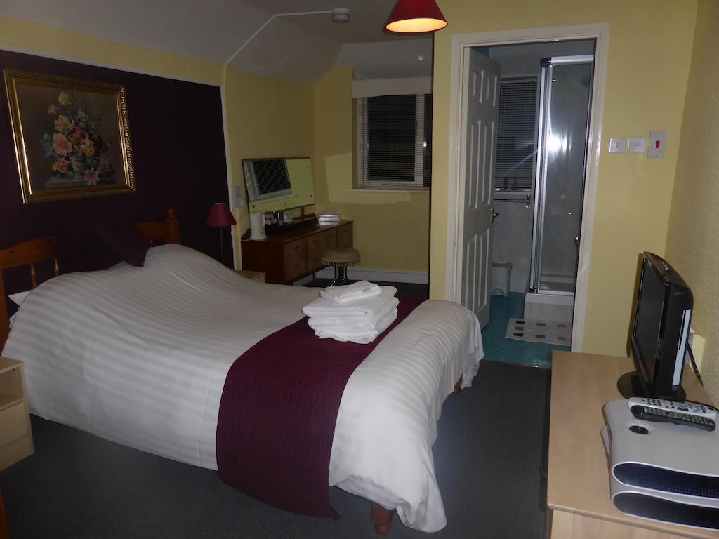 Kings Arms Hotel Пенрин Екстериор снимка